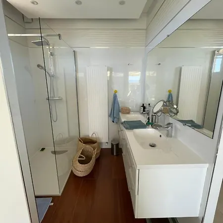 Appartement Design A 5 Minutes De La Plage Apartment *